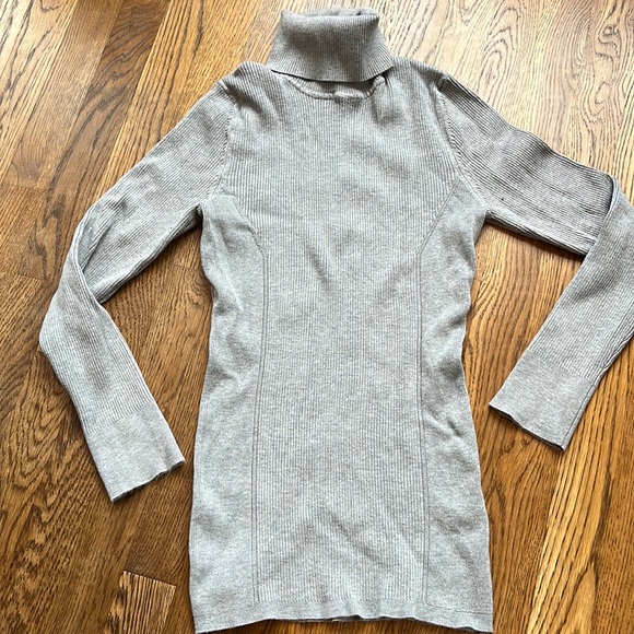 Grey turtleneck sweater - Picture 1 of 4